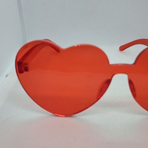 Red Heart Sunglasses - Picture 7 of 11